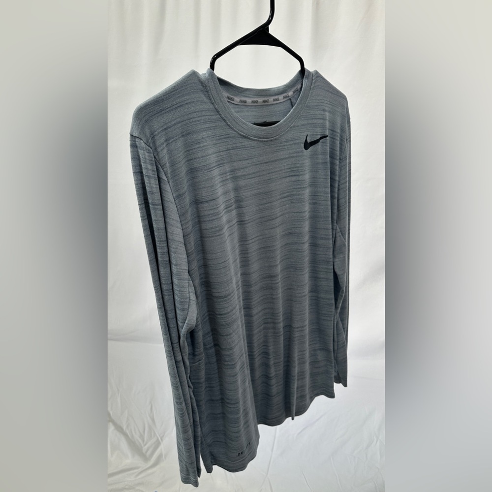 Nike dry fit long sleeve shirt
